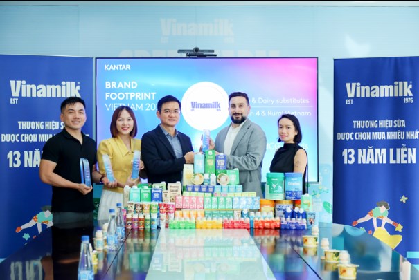 C&aacute;c sản phẩm từ Vinamilk phủ s&oacute;ng danh s&aacute;ch Top 10 thương hiệu sữa được chọn mua nhiều nhất năm 2025 (Ảnh: Nguy&ecirc;n Phương). &nbsp;