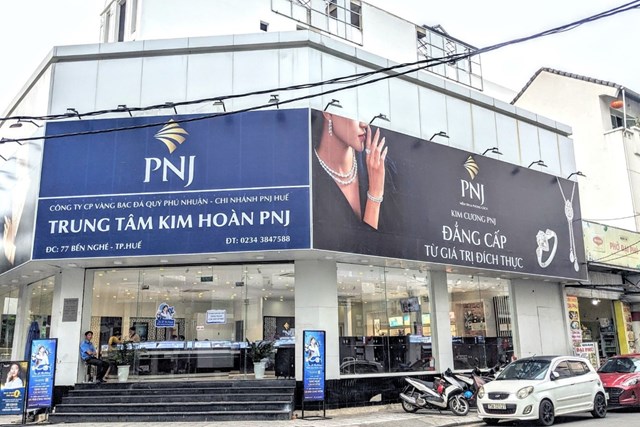 Doanh thu thuần PNJ đạt hơn 19.000 tỷ đồng sau 5 th&aacute;ng đầu năm. &nbsp;