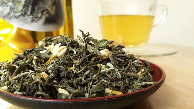 Ướp hương là một nghệ thuật. Người B’Lao dùng những loài hoa mỏng manh nhưng nồng nàn như hoa sói, hoa lài, hoa sen để truyền hương vào trà.