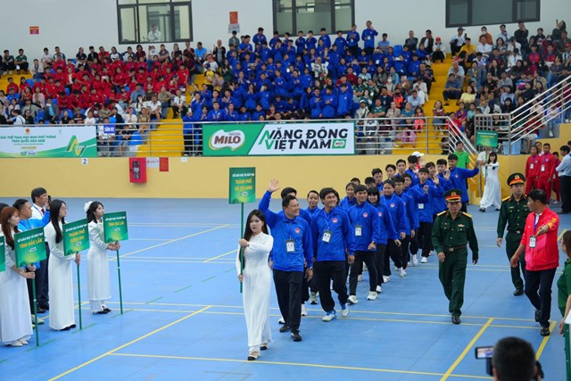 30 đo&agrave;n thể thao học sinh tr&ecirc;n cả nước quy tụ tại buổi lễ khai mạc &nbsp;