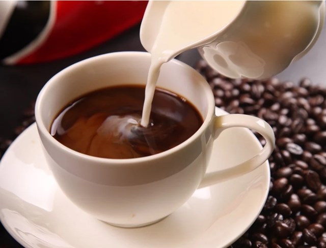 Cà phê sữa dành cho người không uống được cà phê đen đậm. Ảnh nguồn Lonely Planet