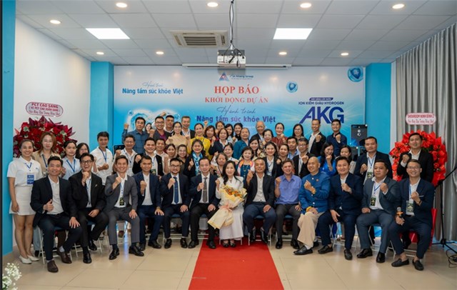 Ban l&atilde;nh đạo An Khang Group c&ugrave;ng c&aacute;c đại biểu chụp ảnh lưu niệm sau sự kiện &nbsp;