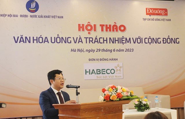 &Ocirc;ng Nguyễn Văn Chương, Ph&oacute; tổng bi&ecirc;n tập phụ tr&aacute;ch Tạp ch&iacute; Đồ uống Việt Nam ph&aacute;t biểu tại hội thảo. &nbsp;