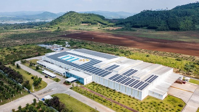 C&ocirc;ng ty TNHH Nước tinh khiết N&uacute;i Ti&ecirc;n, một trong hai đơn vị của TH đ&atilde; đạt trung h&ograve;a carbon theo ti&ecirc;u chuẩn PAS 2060 do Control Union (Đức) chứng nhận. &nbsp;