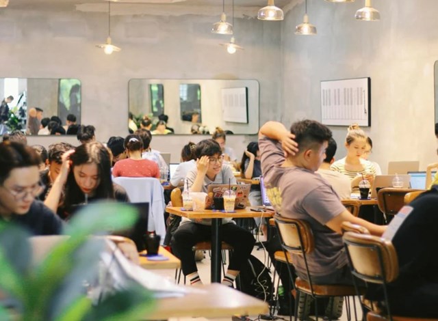 Trà không còn là biểu tượng tĩnh lặng xưa cũ, mà đang trở thành lựa chọn thời thượng của thế hệ trẻ năng động thời số hóa. Ảnh minh họa