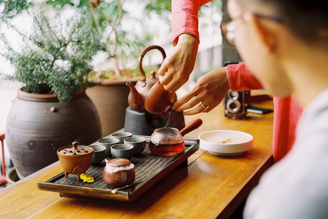 Bốn nguy&#234;n tắc tinh tế thể hiện l&#242;ng tr&#226;n trọng đối với tr&#224; hữu - Ảnh 2