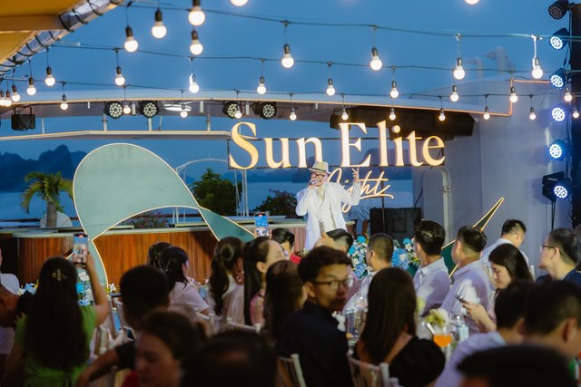 Những tiết mục nghệ thuật thăng hoa cảm x&uacute;c trong kh&ocirc;ng gian Sun Elite Night. (Ảnh: &Aacute;nh Dương) &nbsp;