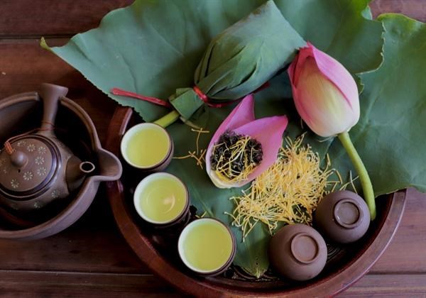 Trà sen Tây Hồ thức quà Hà thành, không chỉ là đồ uống mà còn là tinh hoa văn hóa, kết tinh của đất trời và con người.