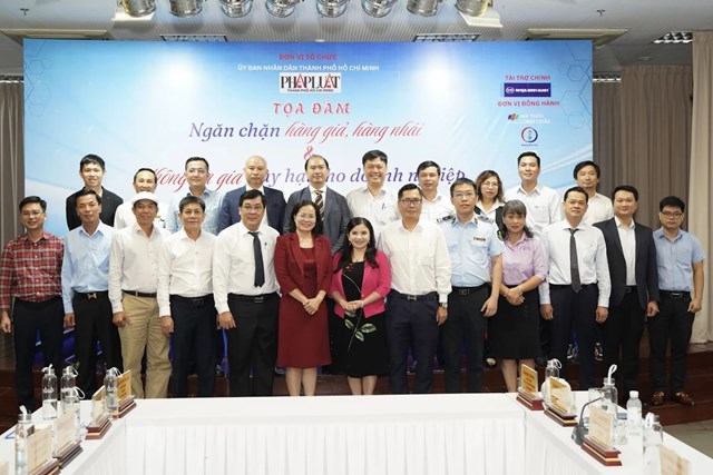Tọa đ&agrave;m c&oacute; sự tham gia của đại diện của nhiều cơ quan, ban, ng&agrave;nh, c&aacute;c chuy&ecirc;n gia, c&aacute;c doanh nghiệp v&agrave; đại diện c&aacute;c hiệp hội. &nbsp;