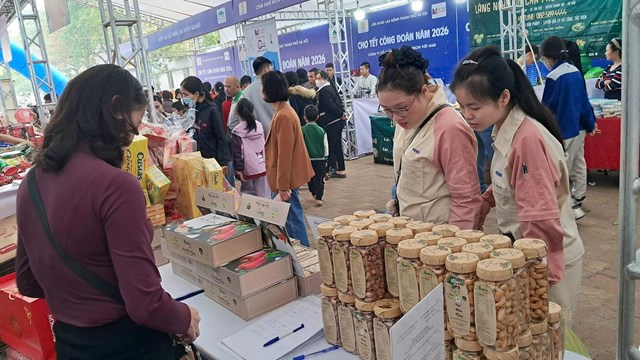 Hạt điều Hapro hiện được ph&acirc;n phối rộng r&atilde;i trong hệ thống Si&ecirc;u thị Haprofood/BRGMart, Fujimart, Hội c&nbsp; &nbsp; &nbsp; &nbsp; &nbsp; &nbsp; &nbsp;hợ Xu&acirc;n h&agrave;ng năm, Chợ Tết C&ocirc;ng đo&agrave;n , Tết sum vầy tại H&agrave; nội &nbsp;