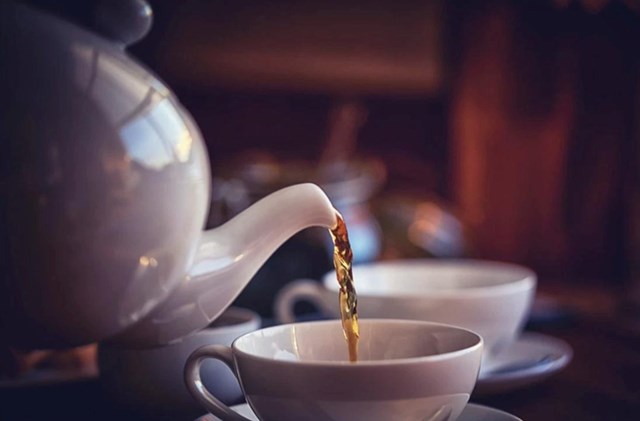 Trà Phú Hội chính gốc khi pha ra có nước màu đỏ bầm rất đẹp và có hương vị thơm ngon riêng không lẫn với các trà khác được.