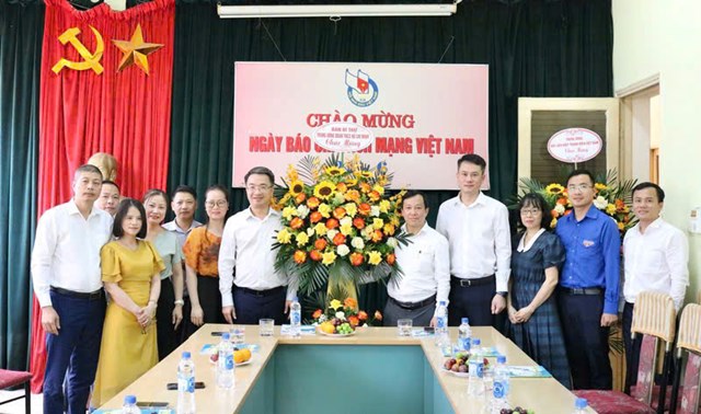 Đồng ch&iacute; Nguyễn Tường L&acirc;m - B&iacute; thư Trung ương Đo&agrave;n, chủ tịch Trung ương Hội LHTN Việt Nam ch&uacute;c mừng Tạp ch&iacute; Thanh ni&ecirc;n nh&acirc;n dịp Kỷ niệm 100 năm ng&agrave;y B&aacute;o ch&iacute; c&aacute;ch mạng Việt Nam 21/6/2025