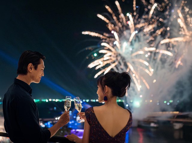 Trải nghiệm ngắm ph&aacute;o hoa từ La Festa Phu Quoc &nbsp;