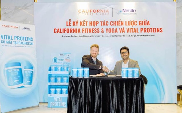 Đại di&ecirc;̣n thương hiệu collagen Vital Proteins v&agrave; hệ thống California Fitness &amp; Yoga tại Việt Nam ký thỏa thu&acirc;̣n hợp tác chi&ecirc;́n lược &nbsp;