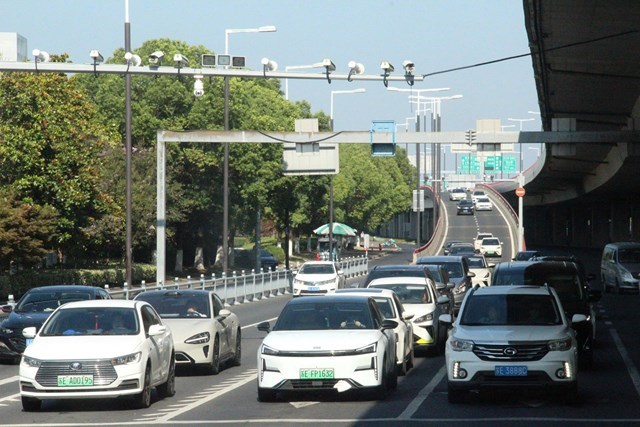 Trung Quốc đẩy mạnh thay thế xe m&#225;y xăng ở đ&#244; thị - Ảnh 1
