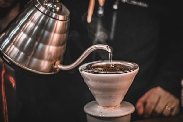 Trà đặc sản và cà phê: Khoảng cách thương mại từ hai mô hình đồ uống cao cấp - Ảnh 1