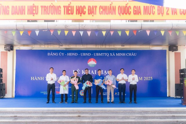 Long Ch&acirc;u đồng h&agrave;nh c&ugrave;ng chương tr&igrave;nh kh&aacute;m sức khỏe cộng đồng diễn ra ng&agrave;y 19/07 tại x&atilde; Minh Ch&acirc;u &nbsp;