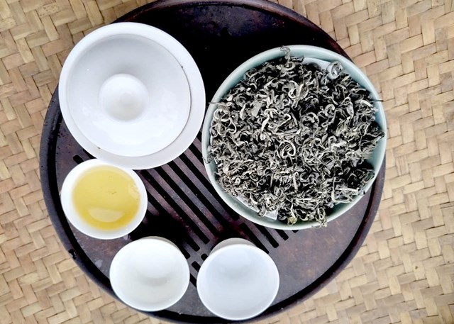 Uống trà Shan tuyết là thưởng thức tinh hoa đất trời, kết nối thiên nhiên, con người và di sản văn hóa qua bàn tay nghệ nhân.