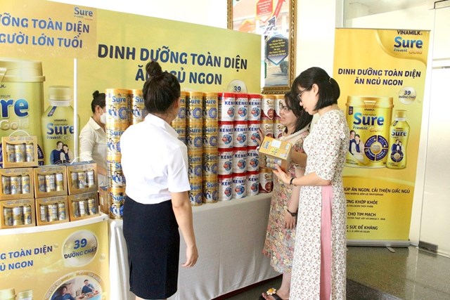 Gần 200 c&#225;n bộ y tế tham dự Hội thảo khoa học dinh dưỡng khu vực miền Trung v&#224; T&#226;y Nguy&#234;n - Ảnh 4