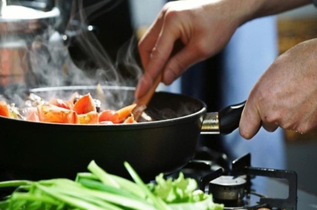 Nấu chín kỹ, dùng nước sạch đã xử lý để đảm bảo an toàn thực phẩm.