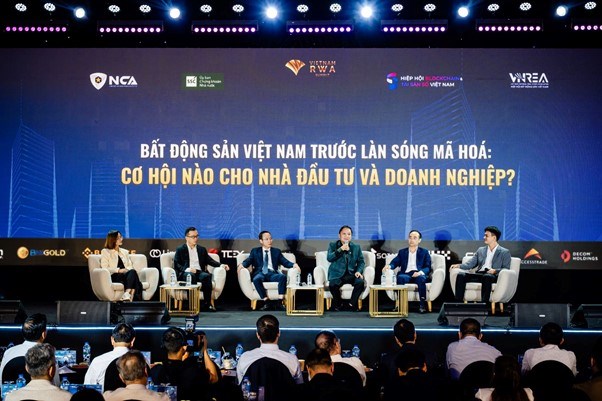 &nbsp;Đại diện cơ quan quản l&yacute;, chuy&ecirc;n gia v&agrave; doanh nghiệp tại phi&ecirc;n thảo luận &ldquo;Đối thoại c&ocirc;ng - tư: Nh&agrave; nước kiến tạo, doanh nghiệp kiến thiết, quốc gia thịnh vượng&rdquo; &nbsp;