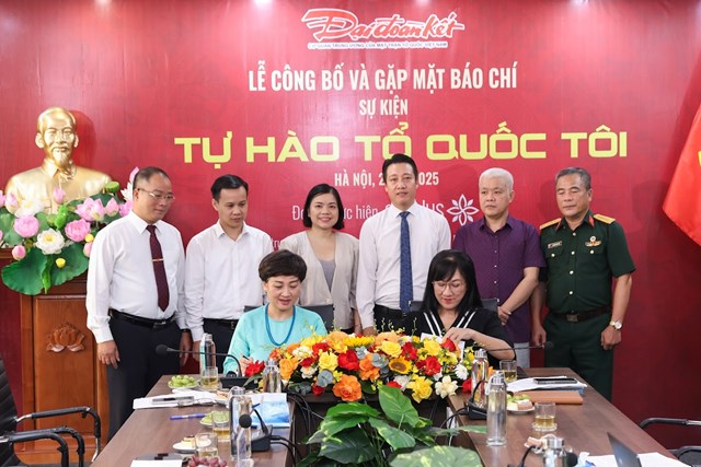 C&aacute;c đơn vị đồng h&agrave;nh sự kiện "Tự h&agrave;o Tổ quốc t&ocirc;i" k&yacute; kết hợp t&aacute;c. &nbsp;