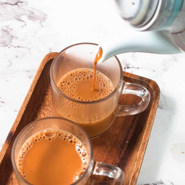 Karak Chai: Sự pha trộn độc đáo giữa vị trà đậm Assam và hương béo vùng Vịnh - Ảnh 2