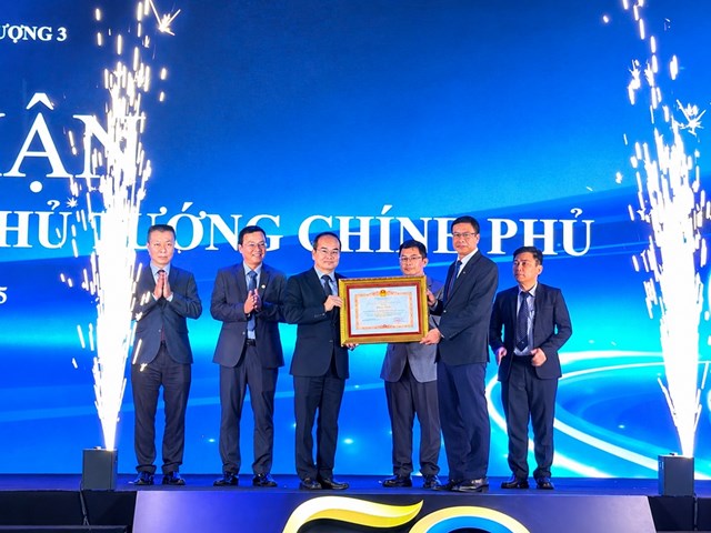 Trung t&acirc;m Kỹ thuật Ti&ecirc;u chuẩn Đo lường Chất lượng 3 vinh dự đ&oacute;n nhận Bằng khen của Thủ tướng Ch&iacute;nh phủ v&igrave; những th&agrave;nh t&iacute;ch đạt được trong c&ocirc;ng t&aacute;c, g&oacute;p phần x&acirc;y dựng Chủ nghĩa X&atilde; hội v&agrave; Bảo vệ Tổ quốc.