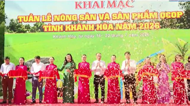 Tuần lễ N&ocirc;ng sản v&agrave; sản phẩm OCOP g&oacute;p phần kết nối sản xuất với thị trường ti&ecirc;u thụ.&nbsp;