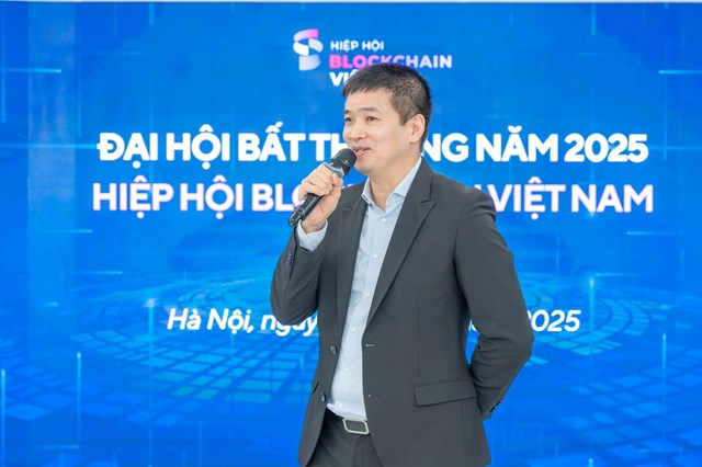 &Ocirc;ng Phan Đức Trung, Chủ tịch VBA nhấn mạnh VBA sẽ lu&ocirc;n l&agrave; cầu nối giữa Cơ quan Quản l&yacute; Nh&agrave; nước - Doanh nghiệp - Cộng đồng, g&oacute;p phần th&uacute;c đẩy v&agrave; bảo vệ chủ quyền c&ocirc;ng nghệ quốc gia. &nbsp;