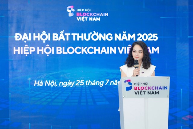 B&agrave; Nguyễn V&acirc;n Hiền, Ph&oacute; Chủ tịch ki&ecirc;m Tổng Thư k&yacute; VBA khẳng định việc đổi t&ecirc;n l&agrave; bước đầu trong định hướng th&uacute;c đẩy T&agrave;i sản số v&agrave; đưa Việt Nam h&ograve;a v&agrave;o d&ograve;ng chảy chuyển đổi số to&agrave;n cầu. &nbsp;