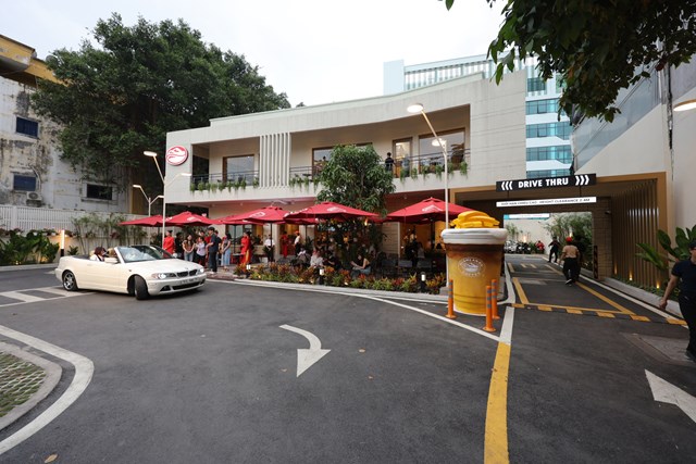 Highlands Coffee đặt cược v&#224;o sự tiện lợi: Từ cabin tại trạm xăng đến m&#244; h&#236;nh drive-thru v&#224; tham vọng IPO - Ảnh 2