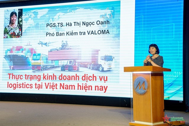 Ph&oacute; gi&aacute;o sư, Tiến sĩ H&agrave; Thị Ngọc Oanh, Ph&oacute; trưởng Ban Kiểm tra Hiệp hội Ph&aacute;t triển Nh&acirc;n lực Logistics Việt Nam ph&aacute;t biểu tại hội thảo. &nbsp;