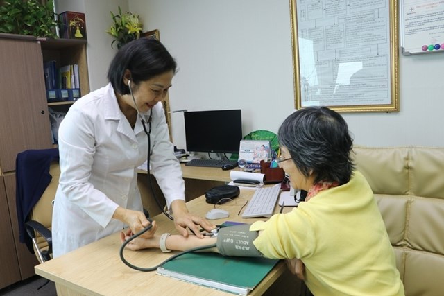 C&ocirc;ng t&aacute;c chăm s&oacute;c, theo d&otilde;i sức khỏe người lao động được EVNNPC ch&uacute; trọng, g&oacute;p phần bảo đảm điều kiện thực hiện nhiệm vụ an to&agrave;n