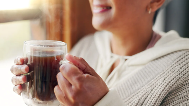 Người cao tuổi n&#234;n uống bao nhi&#234;u c&#224; ph&#234; mỗi ng&#224;y? - Ảnh 1