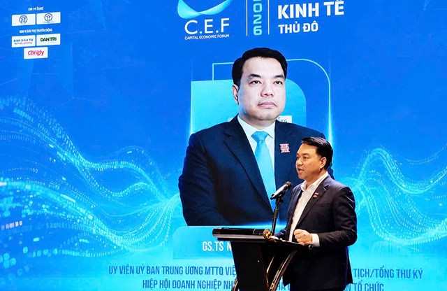 Ph&oacute; Chủ tịch ki&ecirc;m Tổng Thư k&yacute; Hiệp hội Doanh nghiệp nhở v&agrave; vừa H&agrave; Nội&nbsp; Mạc Quốc Anh ph&aacute;t biểu tại diễn đ&agrave;n