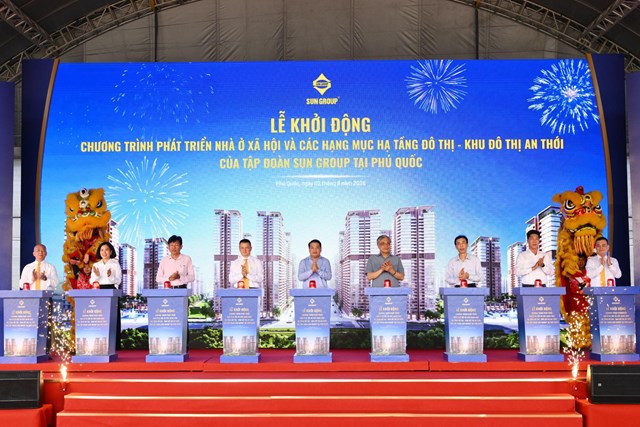 C&aacute;c đại biểu thực hiện nghi thức khởi động dự &aacute;n. Ảnh: &Aacute;nh Dương &nbsp;
