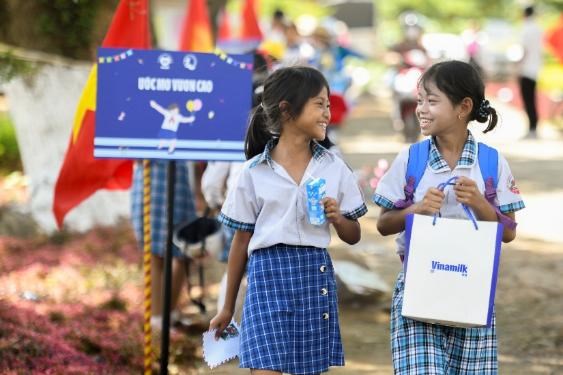 Sau 19 năm, Quỹ sữa Vươn cao Việt Nam đ&atilde; trao hơn 43 triệu sản phẩm dinh dưỡng đến với hơn 550.000 trẻ em Việt Nam (Ảnh: Hải An). &nbsp;