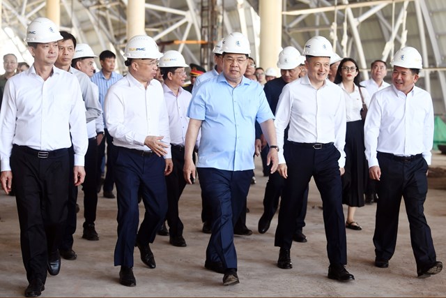 Ph&oacute; Thủ tướng Thường trực Ch&iacute;nh phủ Phạm Gia T&uacute;c trực tiếp kiểm tra h&agrave;ng loạt c&ocirc;ng tr&igrave;nh trọng điểm như dự &aacute;n mở rộng Cảng h&agrave;ng kh&ocirc;ng quốc tế Ph&uacute; Quốc &nbsp;