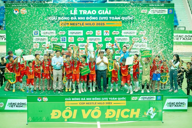 U11 Hưng Y&ecirc;n lần đầu v&ocirc; địch Giải B&oacute;ng đ&aacute; Nhi đồng To&agrave;n quốc &ndash; C&uacute;p Nestl&eacute; MILO 2025 sau trận chung kết đầy kịch t&iacute;nh &nbsp;