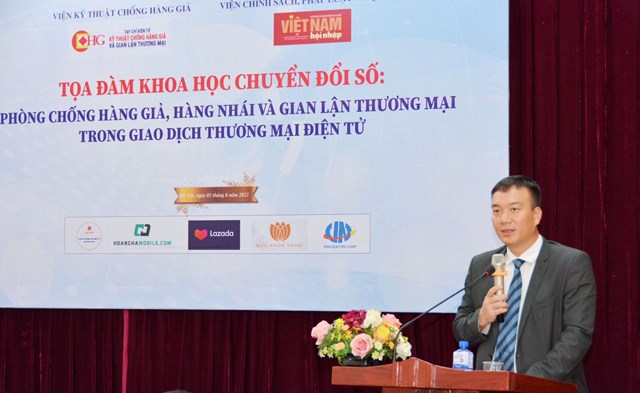 TS. Nguyễn Đức T&agrave;i, Ph&oacute; Viện trưởng Viện Kỹ thuật Chống h&agrave;ng giả, Chủ tịch Hội đồng khoa học Tạp ch&iacute; Kỹ thuật Chống h&agrave;ng giả v&agrave; Gian lận thương mại chủ tr&igrave; Tọa đ&agrave;m