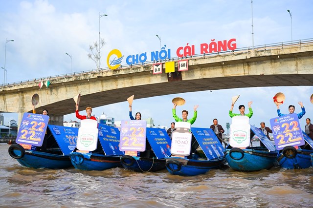 Nh&agrave; thuốc Long Ch&acirc;u ch&agrave;o mừng cột mốc 2.222 nh&agrave; thuốc tr&ecirc;n chợ nổi C&aacute;i Răng &ndash; Cần Thơ. &nbsp;