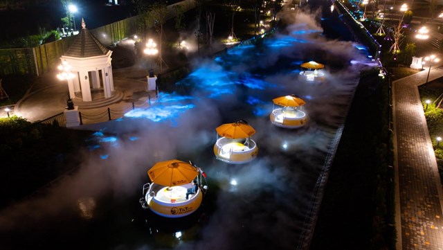 D&ograve;ng s&ocirc;ng &Aacute;nh s&aacute;ng tại Th&agrave;nh phố Thi&ecirc;n ni&ecirc;n kỷ T&amp;T City Millennia vừa được ch&iacute;nh thức c&ocirc;ng nhận l&agrave; Tuyến đường thủy trong khu&ocirc;n vi&ecirc;n Khu đ&ocirc; thị t&iacute;ch hợp hệ thống phun sương v&agrave; c&ocirc;ng nghệ tr&igrave;nh chiếu &acirc;m thanh, &aacute;nh s&aacute;ng d&agrave;i nhất. &nbsp;