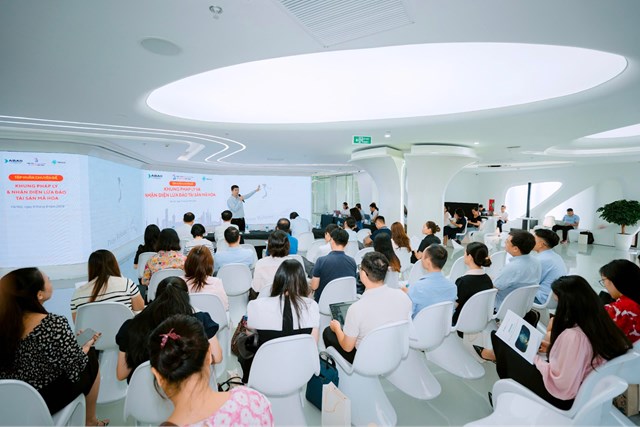 Sự kiện thu h&uacute;t gần hơn 70 nh&agrave; b&aacute;o, ph&oacute;ng vi&ecirc;n lĩnh vực c&ocirc;ng nghệ, blockchain, t&agrave;i sản số, t&agrave;i sản m&atilde; ho&aacute; tham dự.
