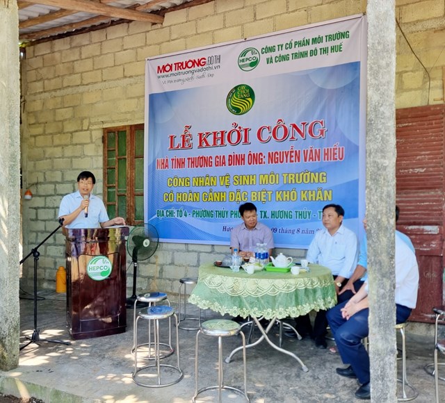 &Ocirc;ng L&ecirc; Vĩnh Thắng, Ph&oacute; Chủ tịch C&ocirc;ng đo&agrave;n cơ sở, Ph&oacute; Tổng Gi&aacute;m đốc C&ocirc;ng ty C&ocirc;ng ty CP M&ocirc;i trường v&agrave; C&ocirc;ng tr&igrave;nh đ&ocirc; thị Huế ph&aacute;t biểu tại lễ khởi c&ocirc;ng. &nbsp;