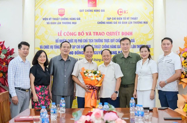 Lễ c&#244;ng bố v&#224; trao quyết định bổ nhiệm chức vụ Ph&#243; Chủ tịch thường trực Hội đồng Quản l&#253; Quỹ Chống h&#224;ng giả v&#224; Tổng bi&#234;n tập Tạp ch&#237; Điện tử Kỹ thuật Chống h&#224;ng giả v&#224; Gian lận thương mại - Ảnh 8