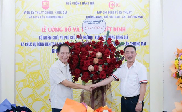 Lễ c&#244;ng bố v&#224; trao quyết định bổ nhiệm chức vụ Ph&#243; Chủ tịch thường trực Hội đồng Quản l&#253; Quỹ Chống h&#224;ng giả v&#224; Tổng bi&#234;n tập Tạp ch&#237; Điện tử Kỹ thuật Chống h&#224;ng giả v&#224; Gian lận thương mại - Ảnh 4