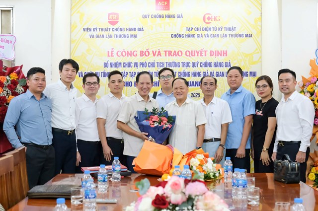 Lễ c&#244;ng bố v&#224; trao quyết định bổ nhiệm chức vụ Ph&#243; Chủ tịch thường trực Hội đồng Quản l&#253; Quỹ Chống h&#224;ng giả v&#224; Tổng bi&#234;n tập Tạp ch&#237; Điện tử Kỹ thuật Chống h&#224;ng giả v&#224; Gian lận thương mại - Ảnh 1