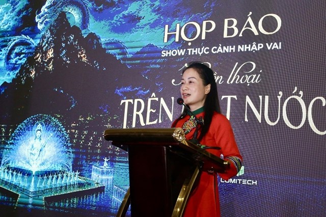 B&agrave; B&ugrave;i Thị Xuy&ecirc;n, Chủ tịch UBND x&atilde; N&agrave; Hang chia sẻ tại họp b&aacute;o&nbsp;