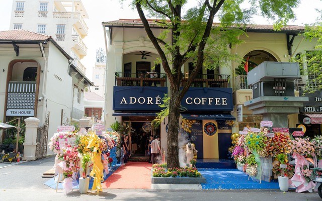 Adoré chính thức mở cửa quán cà phê đầu tiên tại trung tâm Quận 1, TP.HCM.